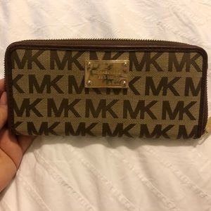 Michael Kors Zip around wallet brown logo